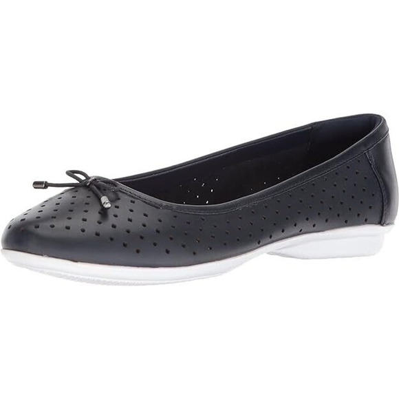 Clarks Collection Gracelin Lea Black Perforated Slip On Ballet Flats Womens SZ 7 - Picture 1 of 10